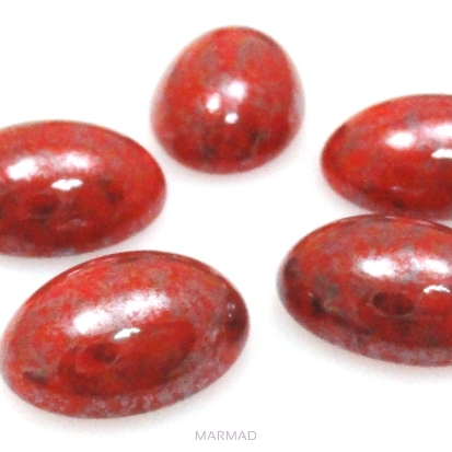 Kaboszon czerwony marmurek - owal 13x9mm