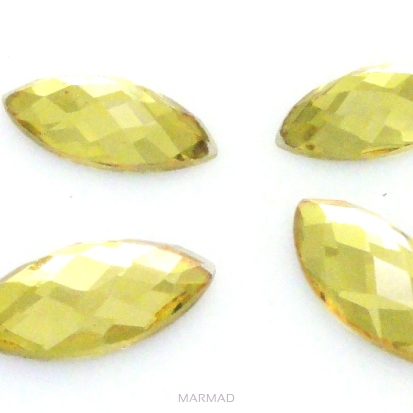 Kaboszon szklany fasetowany - markiza 16x8mm