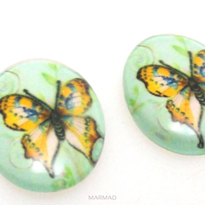 Kaboszon szklany - owal 18x13mm - motyl